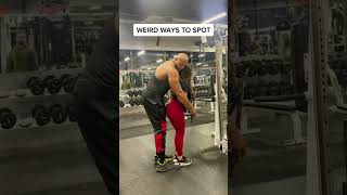 HAVE YOU EVER SEEN THESE WAYS TO SPOT?? 🤣🤣🤣 #fitness #funny #gym #couplegoals #bodybuilding