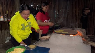 Haciendo tortillas al son del Huapango