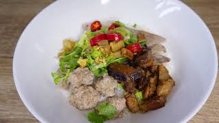 ข้าวแห้งหมูบะเต็งปลากระพง : Dry Porridge with Stir Fried Streaky Pork in  Black soy sauce \u0026 Sea Bass