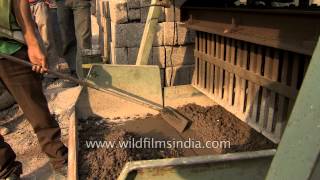 Concrete block making from recycled construction waste