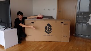 UNBOXING MY BRAND NEW BIKE WITH MY GIRLFRIEND!