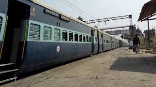 13015 Howrah Bhagalpur Kobiguru express Passing at Talandu Station Pulled By WDM 3D