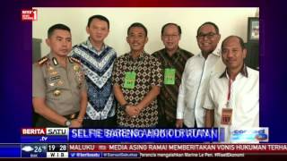 Sejumlah Karyawan Rutan Cipinang Foto Bareng Ahok