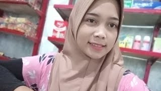 Mama fina   sedang live sekarang!Halo temen temen salam kenal ,#ngobrol bareng sambil jaga warung