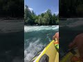 ausschnitt aus irl stream.es wurde niemand verletzt riverrafting aare aareswiss aareböötle bern