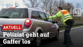 Nach tödlichem Unfall: Wütender Polizist faltet Gaffer zusammen | hessenschau