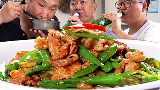 5斤辣椒，二弟做“辣椒炒肉”，滿滿一大盤，麻辣爽口，拌米飯吃過癮！ 【鐵鍋視頻】