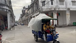 開平Kaiping “赤水鎮”百年歷史的老墟舊街有種時光倒流70年的感覺。几百座無粉飾翻新、保留原狀的西洋騎樓歷盡滄桑。