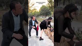 美女你东西掉了，这也太尴尬了??#夫妻搞笑幽默视频梦想王子（自媒体短视频博主）#劇情#生活#shorts