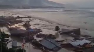 【超閲覧注意】絶対に観るな　巨大津波が来る（インドネシア）スマトラ島大地震の決定的な瞬間映像　Scary EARTHQUAKE Footage From Indonesia Sumatra