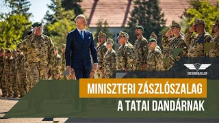 Miniszteri zászlószalag a tatai dandárnak