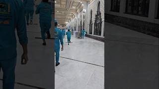 Cleaning at Masjid-e-Alharam #ytshorts #islam #islamic #makkah #madinah #ummrah #spirtualjourney #yt