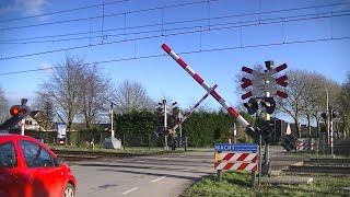 Spoorwegovergang Geldermalsen // Dutch railroad crossing