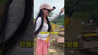 到了大頭魚的窩了，美女釣上的都是大頭魚！ #fishing #drama #釣魚 #shorts #funny