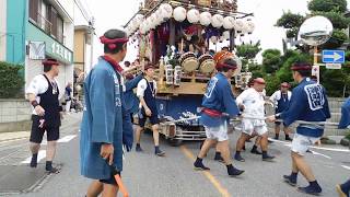 20180916 2020やわたんまち2日目不動院の前を行く神明町の山車子供も青年も頑張って山車を引く。爺は山車の後をついていく０