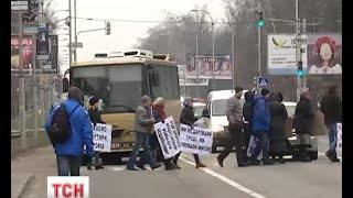 Інвестори, які залишилися без квартир, перекрили міжнародну трасу у місті Буча під Києвом