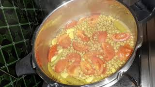 పచ్చ పెసలతో రుచికరమైన recipe/whole green moongdal curry/side dish for rice roti chapathi.