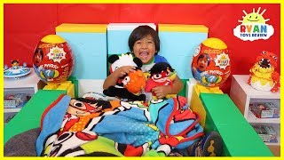 Ryan Pretend Play Sleeping in Giant Box Fort House Challenge!!!
