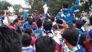 Detik-detik kedatangan #PERSIB #PERSIBJUARA disambut ribuan bobotoh di Bandung