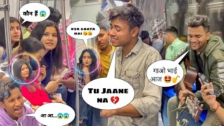 kya Hua tera vaada Metro 🚇 Singing Reaction In Delhi Metro | Old & New Mashup Songs|@team_jhopdi_k