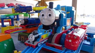 Thomas the Tank Engine & Chuggington ☆ Plarail colorful course with Big Thomas and Rainbow Bridge!