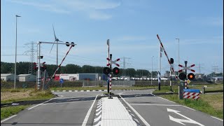 Spoorwegovergang Europoort Rotterdam // Dutch railroad crossing