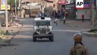 Fierce clashes as violence continues in Kashmir