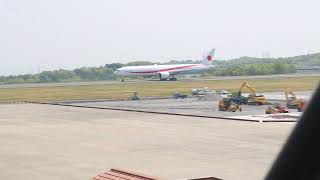 岡山桃太郎空港　政府専用機　シグナス　　ｂ777-300　　タッチアンドゴー　　動画1