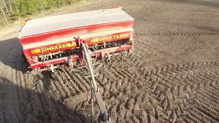 Seeding oats. Kauran kylvöä