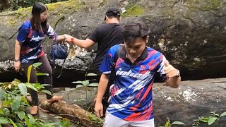 melawat batu nabau di engkelili. mitos ular raksasa menjadi batu.