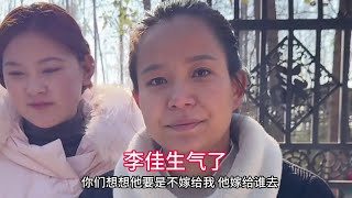 阿杜说李佳带了两个孩子嫁给自己，要不然李佳肯定没人要