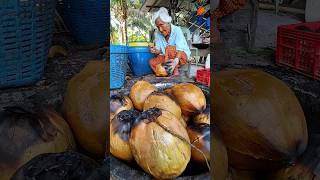 มือผ่ามะพร้าวอายุ85ในตำนานที่ยังแข็งแรงมากอยู่ คุณยายทม | The Legendary 85 Year Old Coconut Splitter