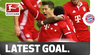 Neuer Goes Forward, Lewandowski Scores -  Latest Goal in Bundesliga History