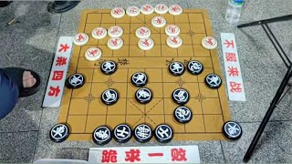 街头棋王使出杀手锏，一招虎口夺食，孙浩宇大意不防，这棋危险了