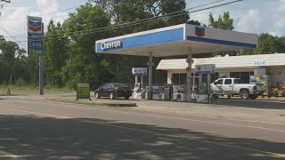 Woman saved, kidnapping suspect arrested after convenience store clerk steps in