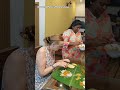 സദ്യ ഇങ്ങനെ ആസ്വദിച്ച് കഴിയ്ക്കണം australian guests enjoying kerala sadya homestaytrivandrum