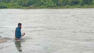 വെള്ളം കുറഞ്ഞപ്പോൾ ഒന്നു വീശാൻ പോയതാ_Traditional Net Casting Kerala River