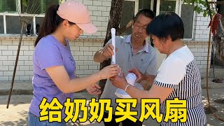 小丽送奶奶礼物尽孝心，公婆高兴夸的儿媳心花怒放，赶紧要把钱给小丽！【姑嫂一家亲】