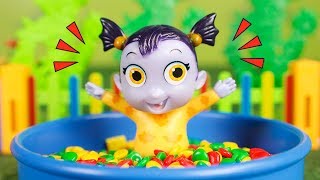 Vampirina Toys 👻 Special Compilation 2 of Vampirina! 🌟😄🌟