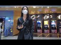 【4k】广州高端商圈珠江新城兴盛路酒吧街各式美女花枝招展，络绎不绝。严重内卷低欲望社会中，男同胞们赚钱压力巨大，索性集体躺平，不追女孩拒当舔狗，超高颜值天菜小姐姐只能独自观看电影。