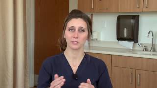 Is it okay for a pregnant woman to drink red raspberry leaf tea to induce labor?