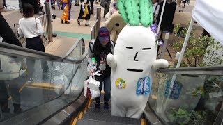 エスカレーターに乗る 大根ちゃまとバクバクちゃん 裏キャラクター祭り