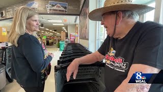 95-year-old keeps active, social with part-time job at grocery store