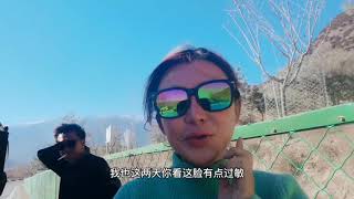 女司机自驾游，318路上偶遇徒步广东帅哥，车上还拉一位新疆美女