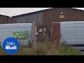 Moment Yodel drivers spotted throwing parcels from van to van - Daily Mail