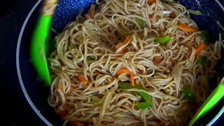 Veg Hakka Noodles Recipe | స్ట్రీట్ స్టైల్ వెజ్ నూడుల్స్ | How to make Noodles at Home | #Chowmein