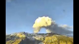 Impresionante columna de humo blanco emergió del volcán Nevado del Ruiz