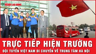 Cận cảnh trực tiếp xe chở Đội tuyển và cup vô địch rời Nội Bài về trung tâm Hà Nội | Thời sự