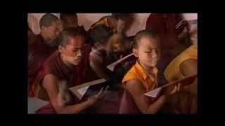 印度。白玉南卓林寺 小喇嘛  Little Lama in Palyul Namdroling Monastery, India.