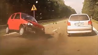 IIDIOTS ON THE ROAD / IDIOT IN CARS COMPILATION / CRAZY TRUCK #136